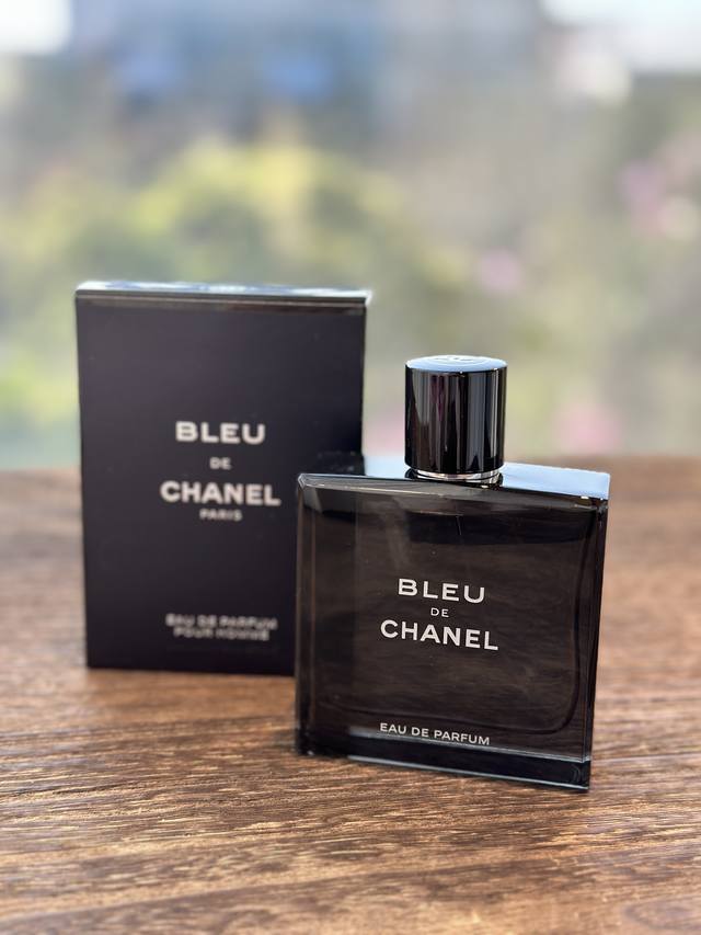 原单品质 蔚蓝 浓香 100Ml 的外面做货版本 实在太多，几个比较重要的避坑点全部给大家标注在图内 大家都认真看下 注意别踩雷才是重点！ 浓香就是传说中的陈伟