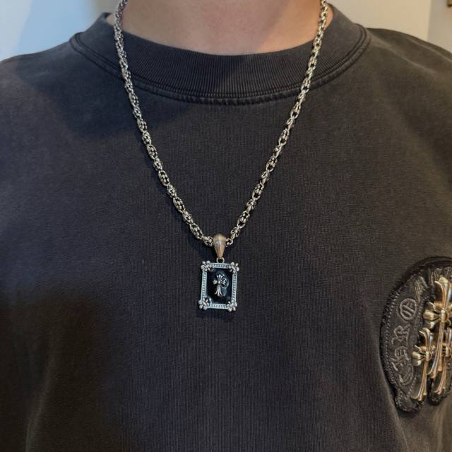 新款 专柜品质 Chrome Hearts克罗心童军花项链 方牌十字架吊坠，凹凸造型不同的花纹设计风格 呈现出与众不同 十字架 童军花是克罗心的志 所以更经久不