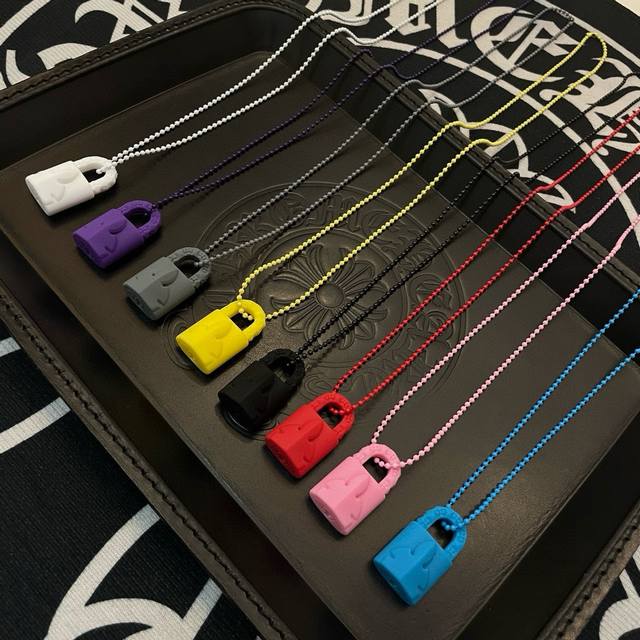 新款Chrome Hearts 克罗心十字架树脂圆珠项链，精致专柜工艺，品质保证，男女同款，多种风格搭配，叠戴也很好看，这不仅仅是一条项链，更是你展现个性与品味