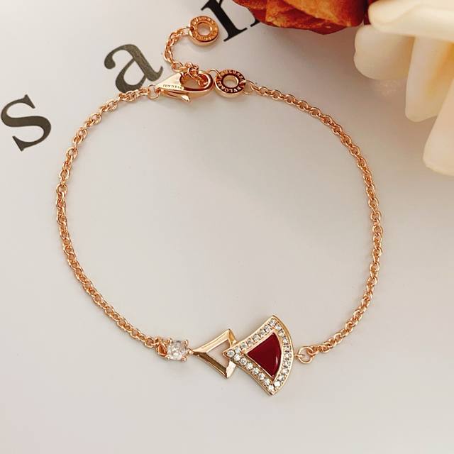 宝格丽Bvlgari最新款玫瑰金红贝扇子手链 一致Zp黄铜材质，非常的上镜设计很特别值得入手高级手工坊系列