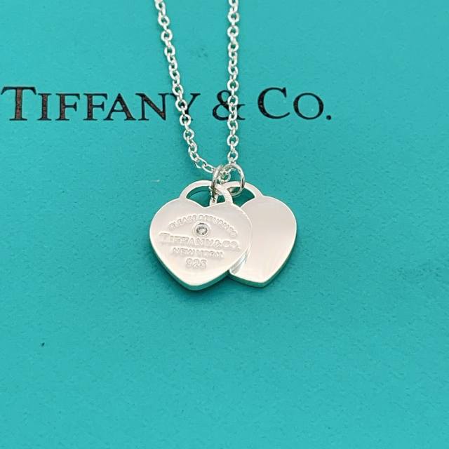 Tiffany*帝芙尼最新款双爱心银项链 一致Zp黄铜材质，非常的上镜设计很特别值得入手高级手工坊系列