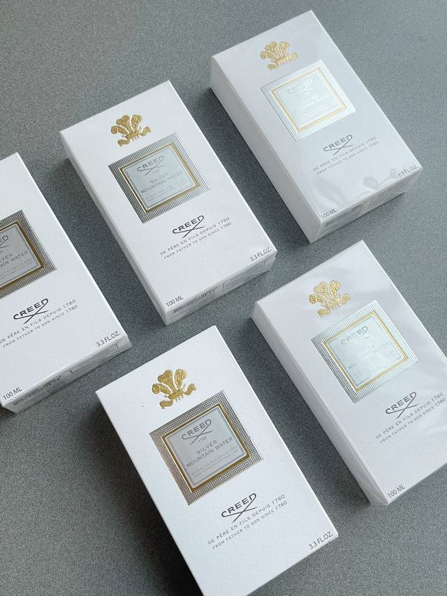 原单品质 一款无限回购的高级香 一听这个名字就爱上了，清冷、凛冽除开香水瓶身拿在手里给人一种脱离世俗的感觉，银色山泉的味道更是让人欲罢不能，像是在雪山跋涉途中不