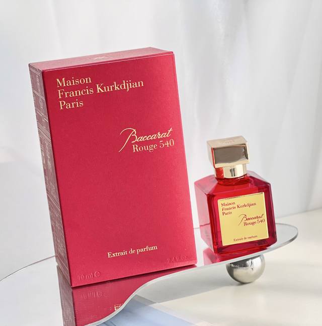 原单品质 弗朗西斯 库尔吉安 Maison Francis Kurkdiian Mfki一场贵族式的欢愉 当你拥有一件绝妙的水晶物件时，它会召唤全世界的光来讨好