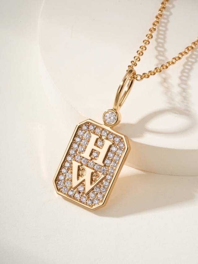 Harry Winston 香水瓶项链大号 仅玫瑰金色 Harry Winston 海瑞 温斯顿香水瓶项链，Hwlogo项链，正面浮雕工艺Hw 密镶满钻。整体也
