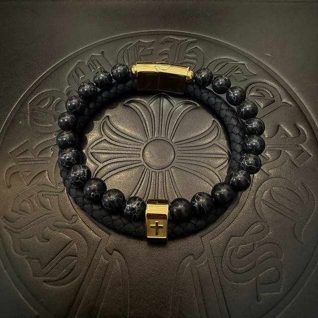 新款 专柜品质 Chrome Hearts克罗心十字架双层真皮手镯，快手 Ins 小红书热门，凹凸造型不同的花纹设计风格呈现出与众不同 十字架童军花是克罗心的标