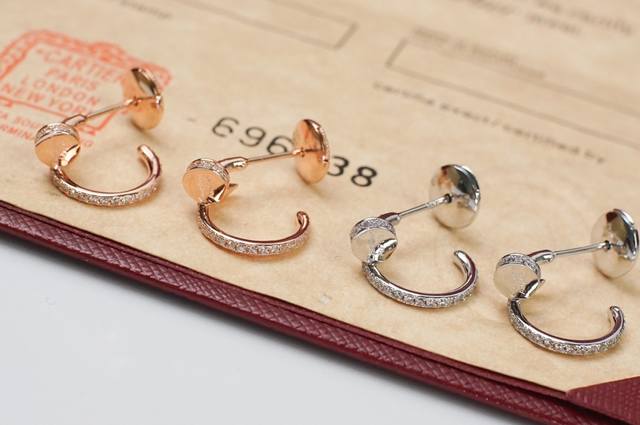 耳钉p 飞碟耳堵p40 Cartier 卡地亚 钉子满钻 小号耳钉 奢侈高端独特灵感 前卫风尚将平凡物件得以非凡升华 彰显珍贵本质酷炫 美腻了 玫瑰金 白金色