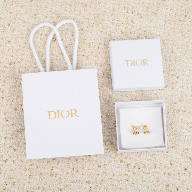 我们出品 迪奥罗盘玫瑰耳钉 Zp单只11440， 认准唯一一家真正购入珠宝类Zp开发的，可订做18K真金真钻版，只做对版真金货，价询客Fu 纯银精工版 现货，量