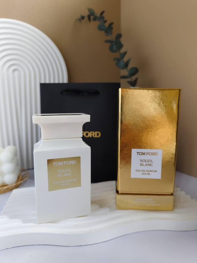 原单品质 Tf汤姆 福特 阳光琥珀 璀璨流光 100Ml， 香调：东方花香调 前调：香柠檬小豆蔻粉红胡椒开心果 中调：茉莉晚香玉依兰 后调：琥珀零陵香豆安息香脂