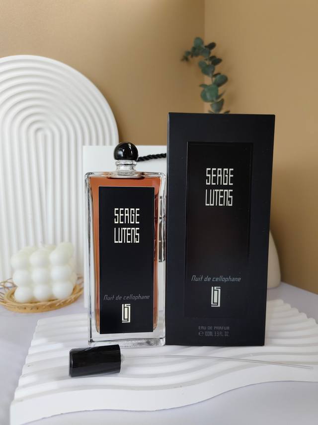 原单品质 Serge Lutens 芦丹氏 八月夜桂花 玻璃纸之夜 温柔花香调 前调：柑橘，绿色调，水果调 中调：茉莉，桂花，百合，康乃馨 尾调：杏仁，蜂蜜，麝