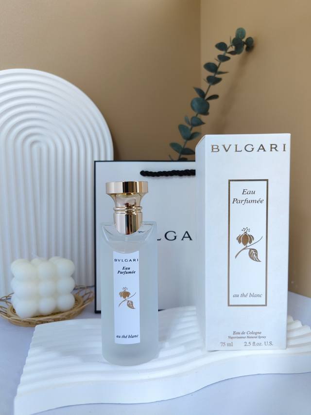 原单品质 宝格丽 白茶 75Ml 香调：木质花香调 前调：茶叶艾蒿香柠檬苦橙橙花 中调：胡椒小豆蔻芫荽 后调：琥珀麝香玫瑰茉莉木质香 属性：中性香