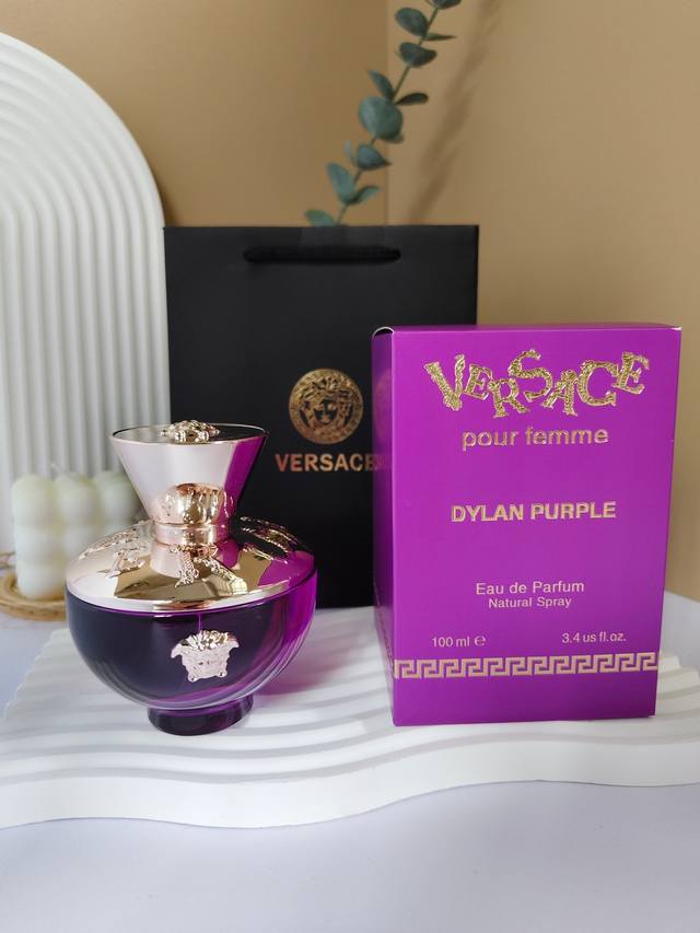 原单品质 Versace范思哲紫色半岛记忆海神女士香水海神100Ml 前调是清新的果味 甜梨混合着苦橙 紫色女土浓香水 优雅中带着一丝小俏皮 中调随着小苍兰的到