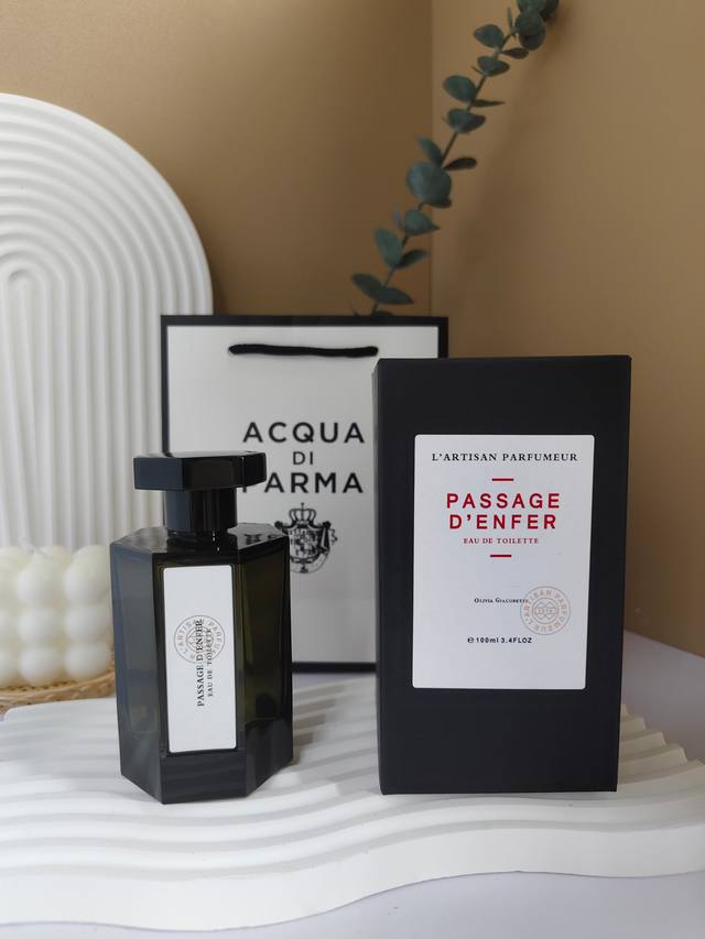 原单品质 阿蒂仙L'artisan parfumeur香水 100Ml 阿蒂仙冥府之路 单听名字，有种阴森神秘感。盲撸的一瓶，其实和名字压根联系不上，非常柔和、