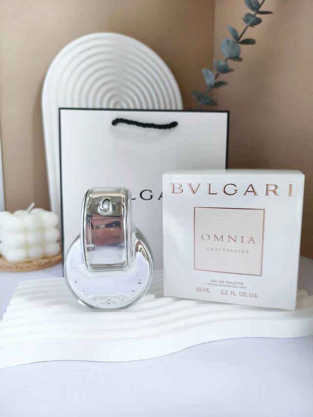 原单品质 Bvlgari宝格丽天之骄女白晶白水晶晶莹纯香女士香水65Ml 香调：清新东方调 前味：竹子、丰山水梨、佛手柑、香柠、橙花醇、蜜柑 中味：蓮花、白牡丹