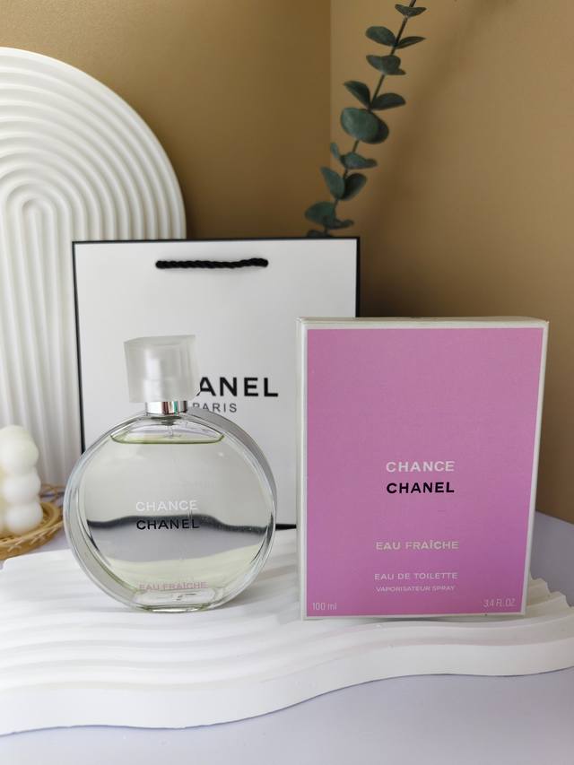 原单品质 香奈儿邂逅清新 绿邂逅 100Ml 打起优惠 香调：花香西普调 前调：柠檬雪松 中调：粉红胡椒凤眼兰茉莉 后调：柚木鸢尾花琥珀广藿香香根草麝香 标签：