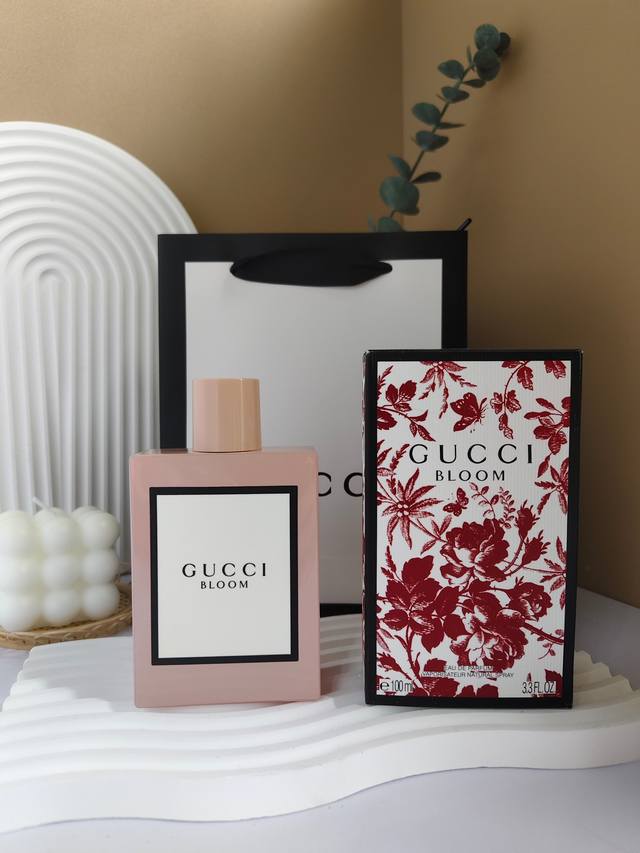 原单品质 古驰花悦 粉繁华 100Ml 香调：花香调 前调：橙子绿叶 中调：晚香玉茉莉忍冬 后调：鸢尾根檀香木香草 属性：女香 标签：白色花晚香玉花香动物绿叶