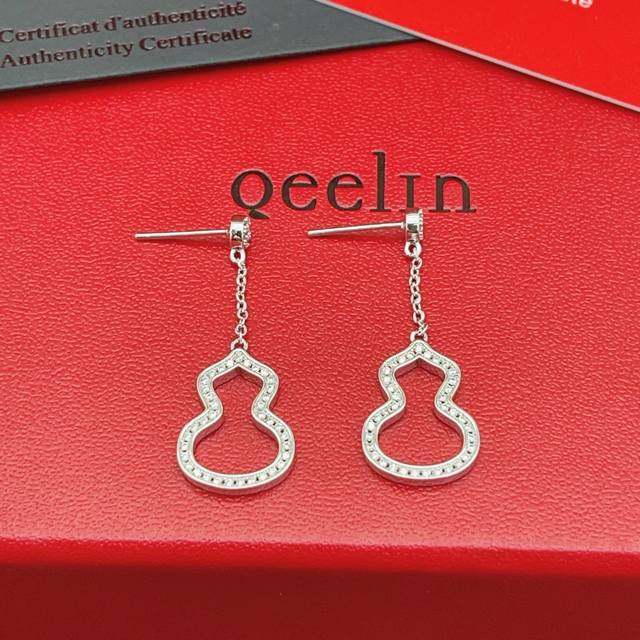 Qeelin麒麟银色葫芦镶钻镂空耳环 一致Zp黄铜材质，非常的上镜设计很特别值得入手高级手工坊系列