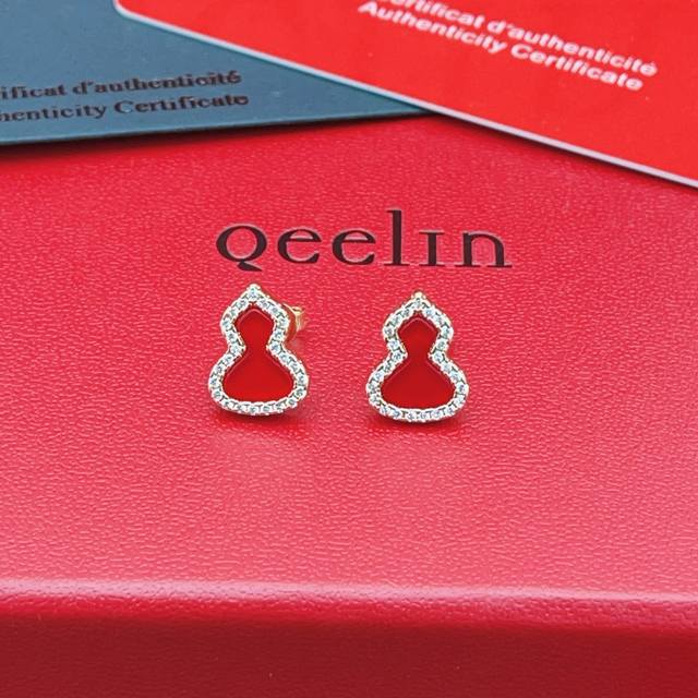 Qeelin麒麟红色葫芦玫瑰金色耳钉 一致Zp黄铜材质，非常的上镜设计很特别值得入手高级手工坊系列