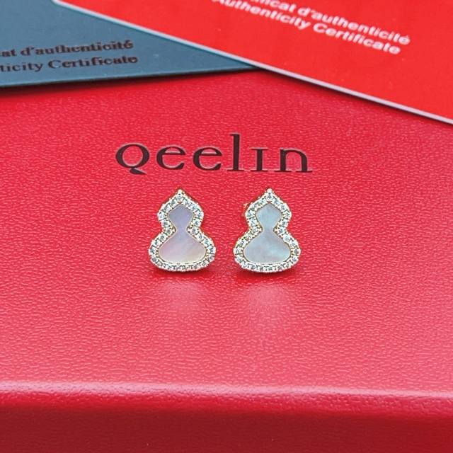 Qeelin麒麟白色葫芦玫瑰金色耳钉 一致Zp黄铜材质，非常的上镜设计很特别值得入手高级手工坊系列