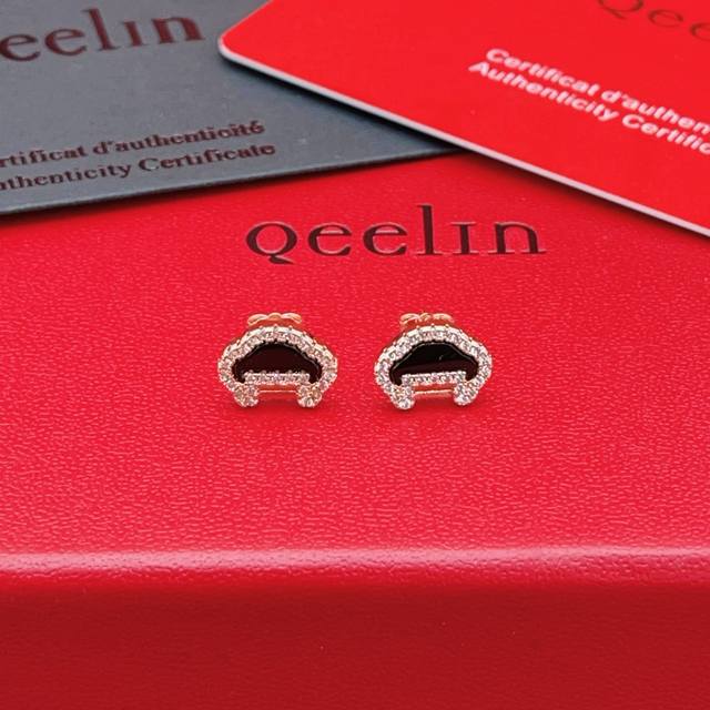 Qeelin麒麟黑色平安锁玫瑰金色耳钉 一致Zp黄铜材质，非常的上镜设计很特别值得入手高级手工坊系列