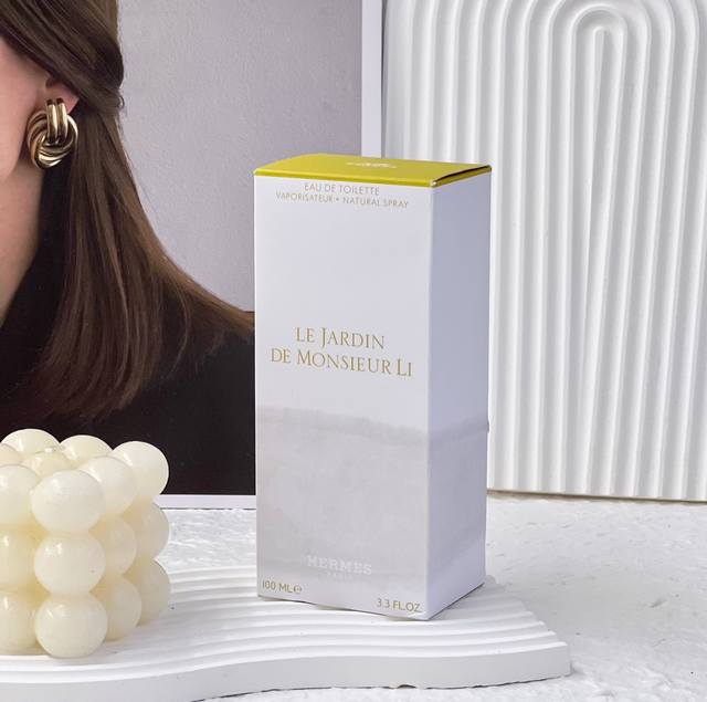 原单品质 爱马仕李先生的花园香水 灵感来自于中国的园林，不得不说，真的有种走进静谧的后花园的感觉，优雅不揉作，高级不俗气，非常耐闻的一款淡香水～ 包装延续爱马仕