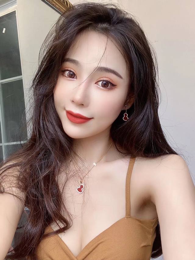 我们出品 双葫芦项链 Zpp35100+ 认准唯一一家真正购入珠宝类Zp开发的，可订做18K真金真钻版，只做对版真金货，价询客Fu Qeeli 麒麟葫芦珠宝采用