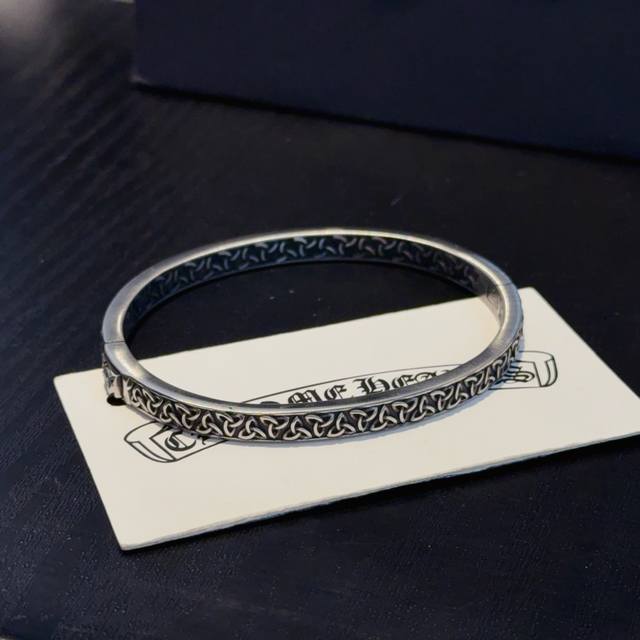 新款 专柜品质 Chrome Hearts克罗心手镯，凹凸造型不同的花纹设计风格呈现出与众不同 十字架童军花是克罗心的标志 所以更经久不衰 正品打版Chrome