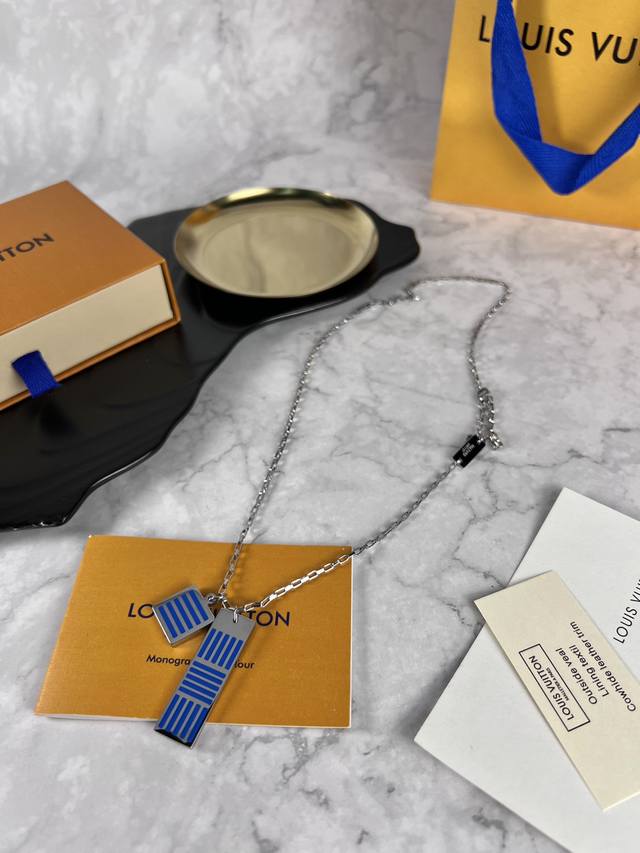 Lv 方块 珐琅项链