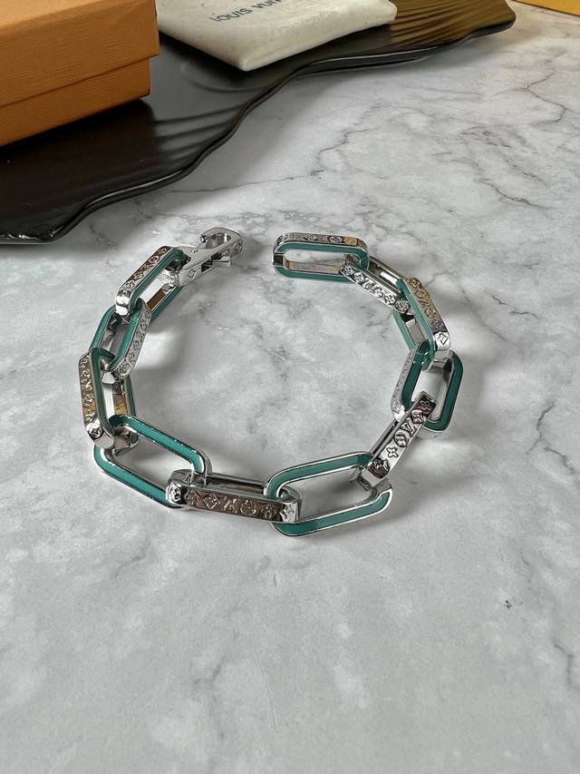 项链p ，手链p120。Lv 夜光珐琅 项链 手链