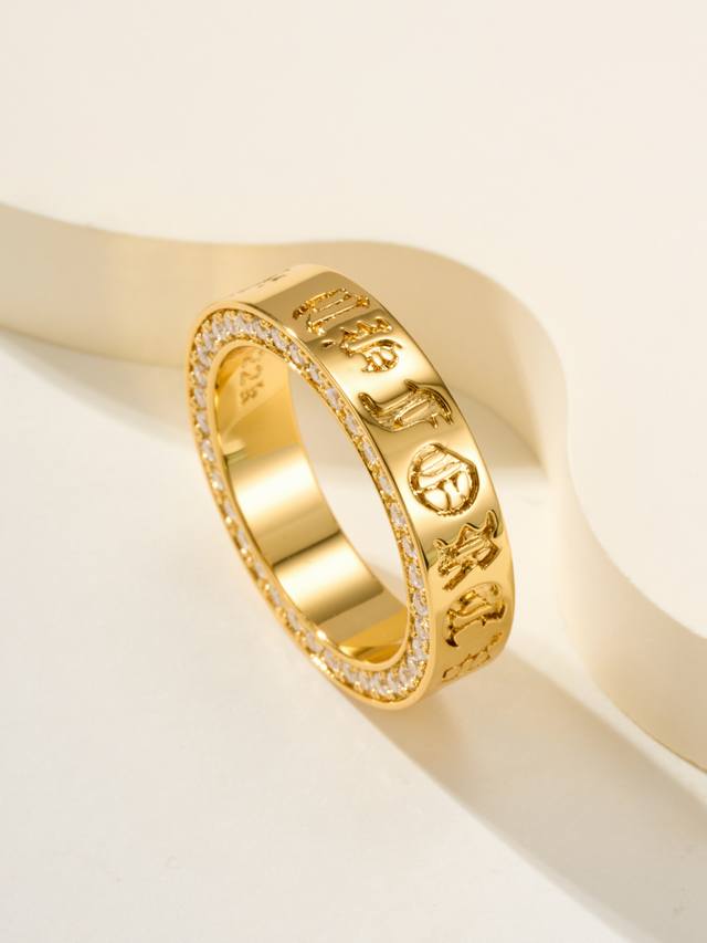 克罗心Forever永恒之心侧镶钻经典戒指 尺寸678910 Forever永恒大家应该都很熟悉了，不了解克罗心的潮男潮女也都会了解，毕竟是克罗心家当之无愧的最