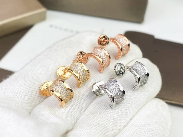 耳钉p 飞碟耳堵p40Bvlgari宝格丽B.Zero1系列满钻耳钉小蛮腰 完美还原专柜细节 镶嵌进口高碳钻 经典非它莫属[转圈]独家实拍 图片可见工艺 925