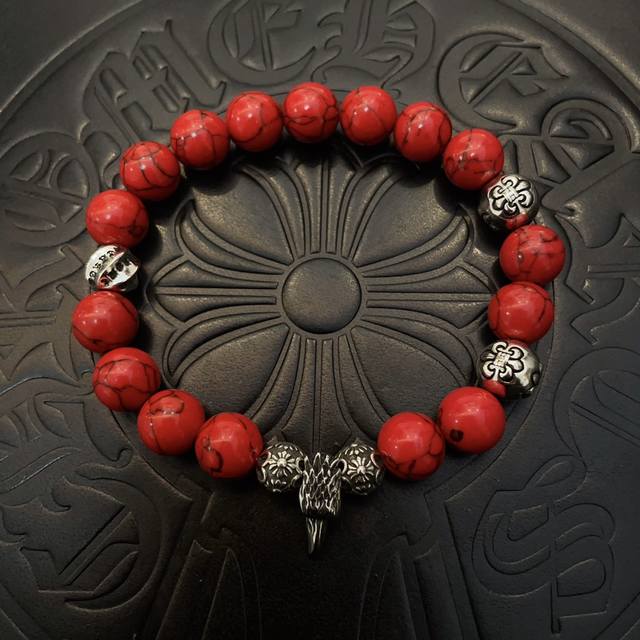 新款 专柜品质 Chrome Hearts克罗心 经典复古多元素红松石手链手串，凹凸造型不同的花纹设计风格 呈现出与众不同 十字架 童军花是克罗心的志 所以更经