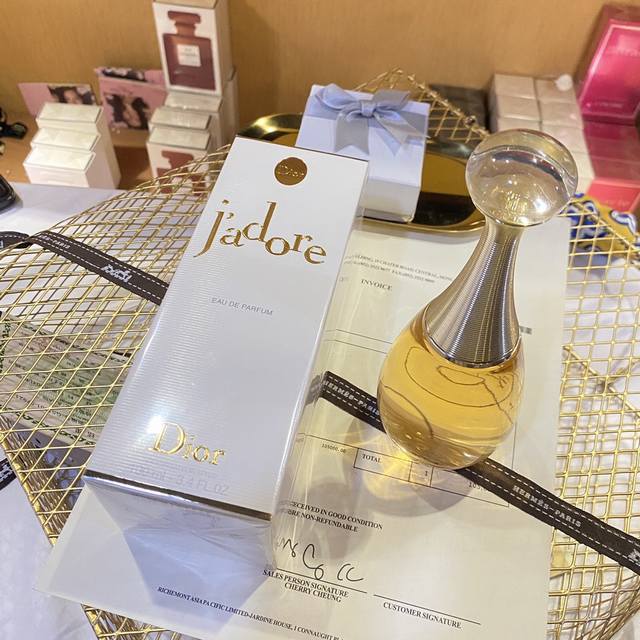 原单品质 Dior迪奥J'adore真我纯香淡香精Edp女士淡香水 100Ml正品质量 迪奥真我用言语很难形容J'adore的华丽与优雅，清新甜美的前调，给人圣