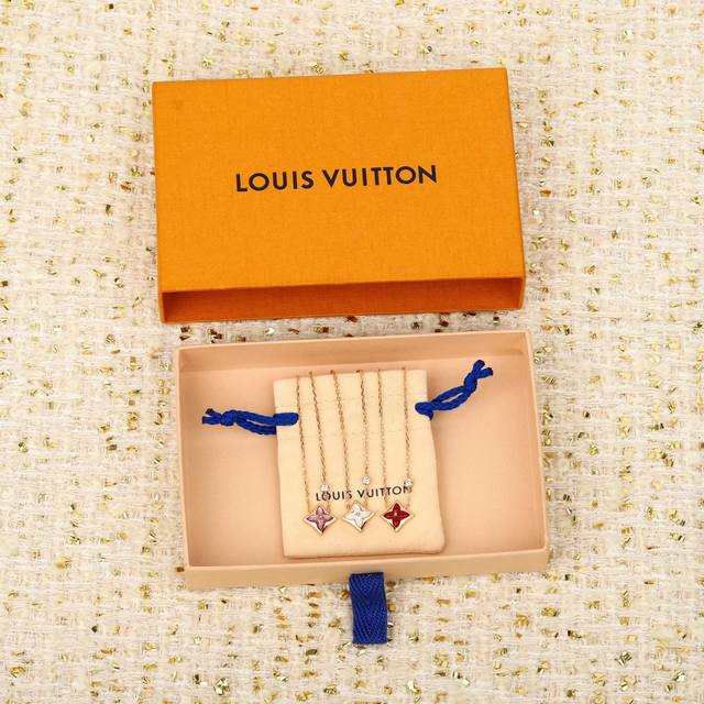 粉 天河石 白 红 灰 270 我们出品 Zp限量版红玉髓项链，手链 现货 Super无敌显白的Lv红玉髓限量版项链，终于出货了限量版项链由于是限量版，Zp价格