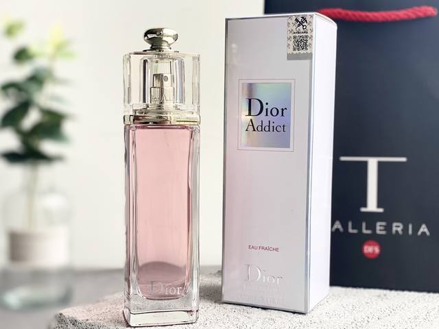 原单品质 Dior 迪奥粉色魅惑香水 100Ml，果香花香调前调：柑橘、葡萄柚中调：玫瑰、覆盆子基调：麝香、雪松 专为性感少女而设果味极浓的花香香水。少女味的粉