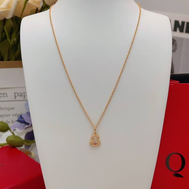 Qeelin 麒麟最新款玫瑰金紫镶钻镂空葫芦项链 一致Zp黄铜材质，非常的上镜设计很特别值得入手高级手工坊系列