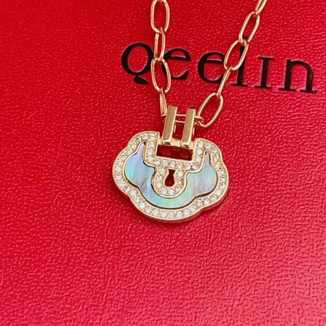 Qeelin 麒麟最新款灰色贝母镶钻平安锁玫瑰金色项链 一致Zp黄铜材质，非常的上镜设计很特别值得入手高级手工坊系列