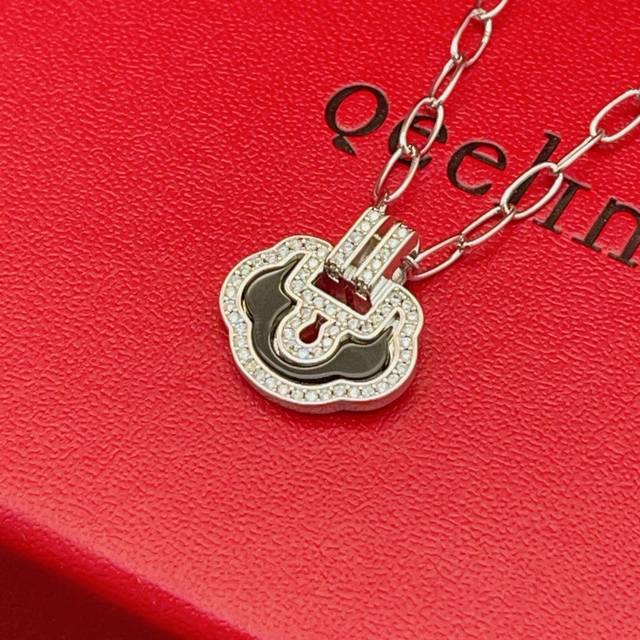 Qeelin 麒麟最新款黑色镶钻平安锁银色项链 一致Zp黄铜材质，非常的上镜设计很特别值得入手高级手工坊系列