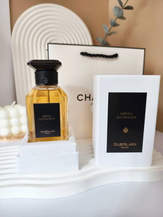 原单品质 娇兰新版艺术沙龙NéRoli Outrenoir 迷夜橙花香水淡香精Ed Ml 木质花香调 香调：木质花香调前调是秋葵籽，苔藓与没药香型的清香，在回眸