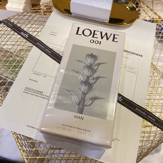 原单品质 Loewe罗意威 事后清晨男士 100Ml 前调：香柠檬,橘子,小豆蔻 中调：柏树,檀香木,香根草,雪松,黄葵,胡萝卜籽 后调：紫罗兰,麝香,广藿香