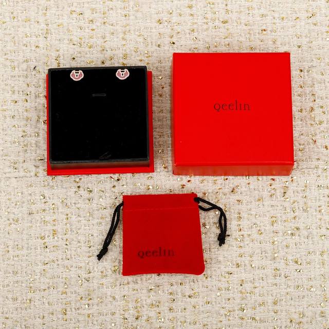 我们出品 麒麟如意锁耳钉，可订做真金真钻，只做对版Zp真金货，pk市面各种金货量大咨询客Fu petite Yu Yi系列特别款珠宝,以“一生一世锁住你”的情感