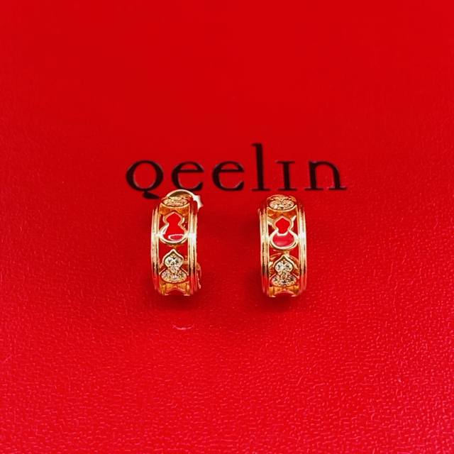 麒麟Qeelin 最新款红色镶钻葫芦玫瑰金耳钉 一致Zp黄铜材质，非常的上镜设计很特别值得入手高级手工坊系列