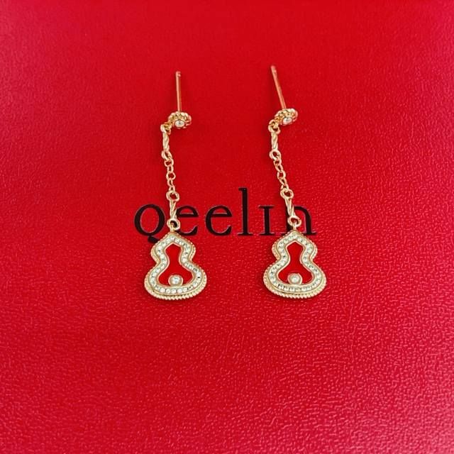 麒麟Qeelin 最新款红色单钻葫芦玫瑰金耳环 一致Zp黄铜材质，非常的上镜设计很特别值得入手高级手工坊系列