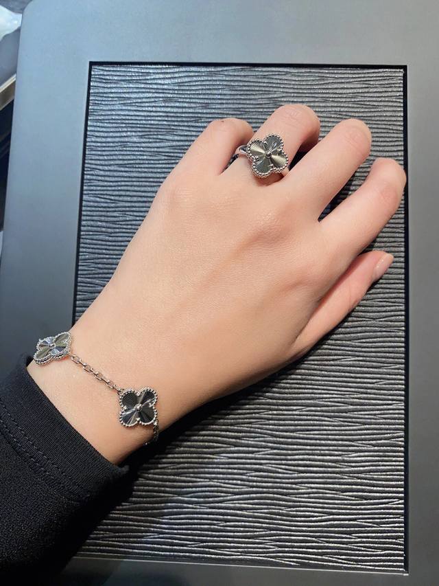 我们出品 Vca梵克雅宝镭射戒指，可订做18K真金真钻版，只做对版真金货，价询客Fu 纯银精工版 无敌完美的工艺，这个工艺，可以说，你拿去pk市面很多金货，做工