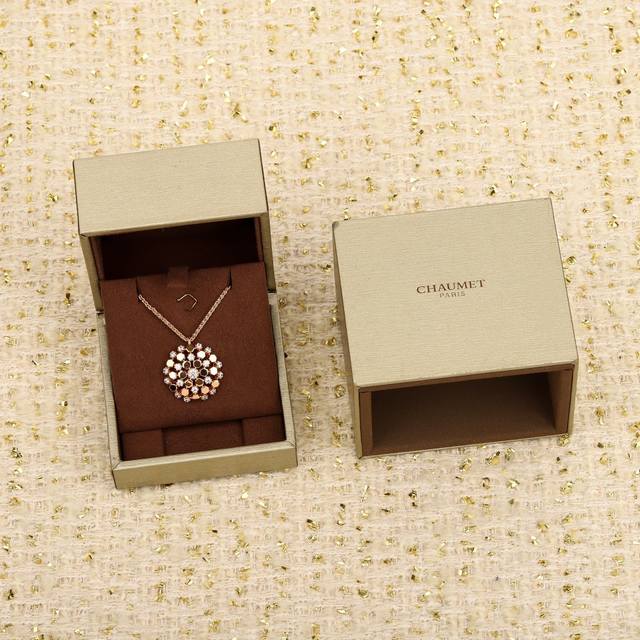 我们出品 尚美Bee My Love爱 巢系列玫瑰金项链，可订做18K真金真钻版，只做对版真金货，价询客Fu Bee My Love爱 巢系列玫瑰金项链，镶嵌明