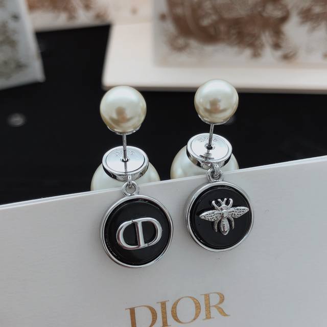 编号Ded0152 Dio*最新款黑色圆形蜜蜂耳钉 一致Zp黄铜材质