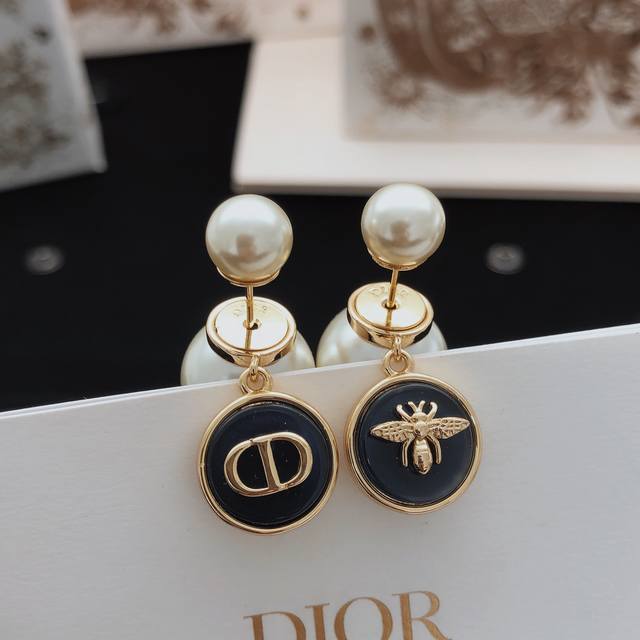 编号Ded0450 Dio*最新款深蓝色圆形蜜蜂耳钉 一致Zp黄铜材质