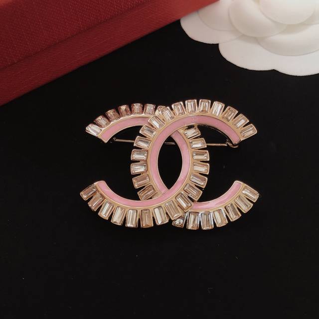 编号Xxz0134 Ch*Nel最新款粉色方钻胸针 一致Zp黄铜材质