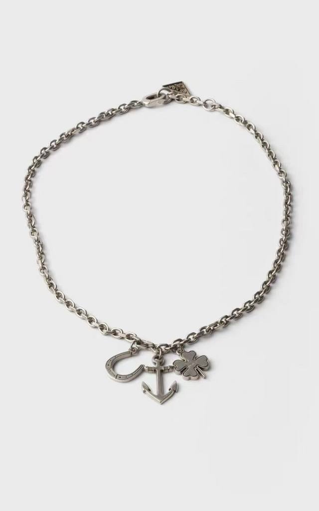 prada 普拉达 项链 爆款新品 精致耐看 华丽登场，整体细节非常令人惊喜，典雅而时尚，突显法式高雅气息。