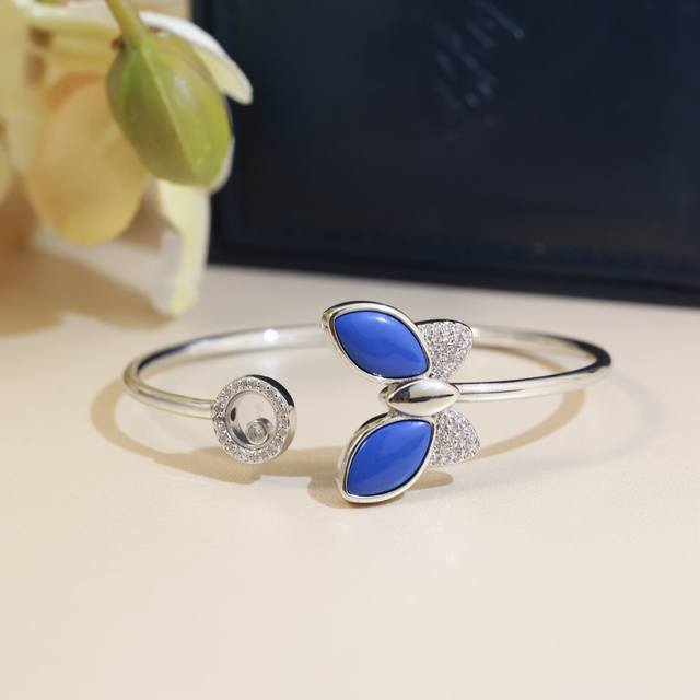 萧邦 Chopard 萧邦手镯 萧邦的幸运与品牌最具标志性的灵动钻石完美融合，亚金材质。18K金电镀 带Logo 萧邦蝴蝶手镯