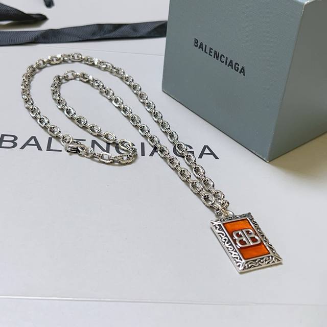 原单货新品 巴黎世家项链 Balenciaga 新款项链专柜一致 细节做工精细 每个细节流程到位 设计工艺精细 火爆款出货 设计独特 复古风格 巴黎世家项链